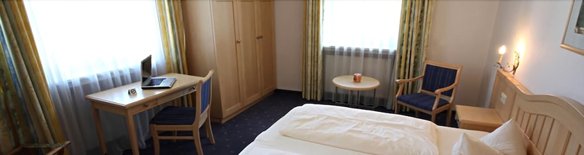 Imagen de la habitación del Hotel Roter Hahn - Bed and Breakfast. Foto 12