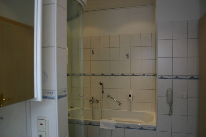 Imagen de la habitación del Hotel Rothenburger Hof, Rothenburg. Foto 4