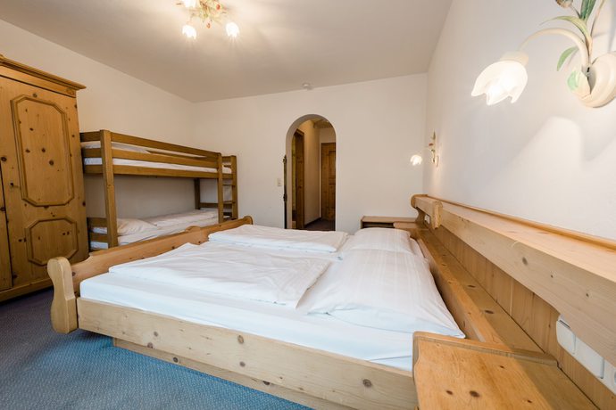 Imagen de la habitación del Hotel Rothirsch by Skinetworks. Foto 4