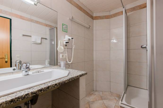 Imagen de la habitación del Hotel Rothirsch by Skinetworks. Foto 5