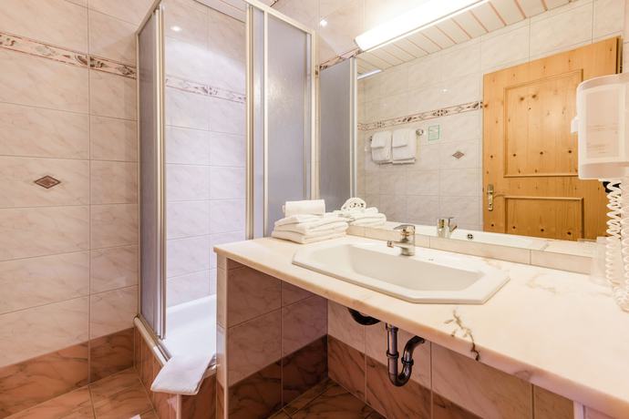 Imagen de la habitación del Hotel Rothirsch by Skinetworks. Foto 13