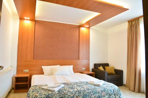 Imagen general del Hotel Rothmans-Breakfast - Free parking - Lobby. Foto 10