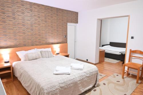 Imagen de la habitación del Hotel Rothmans-Breakfast - Free parking - Lobby. Foto 18