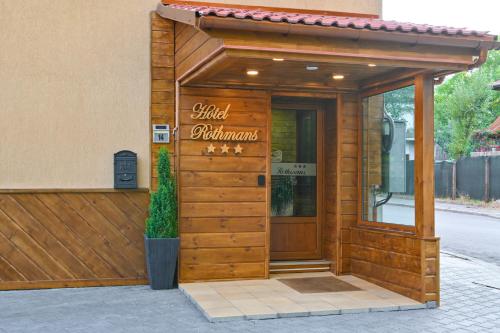 Imagen general del Hotel Rothmans-Breakfast - Free parking - Lobby. Foto 13