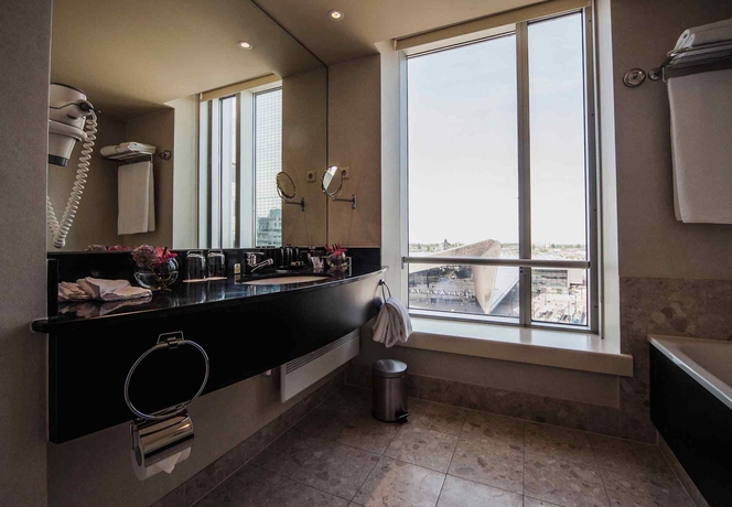 Imagen de la habitación del Hotel Rotterdam Marriott. Foto 14