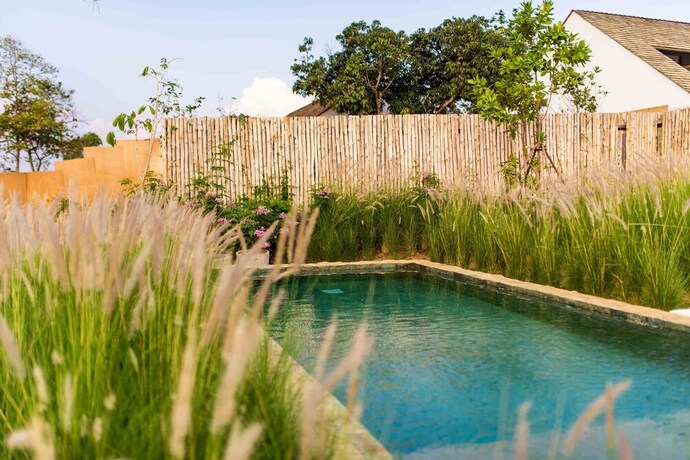 Imagen de la piscina del Hotel Roukh Kiri Khao Yai. Foto 34