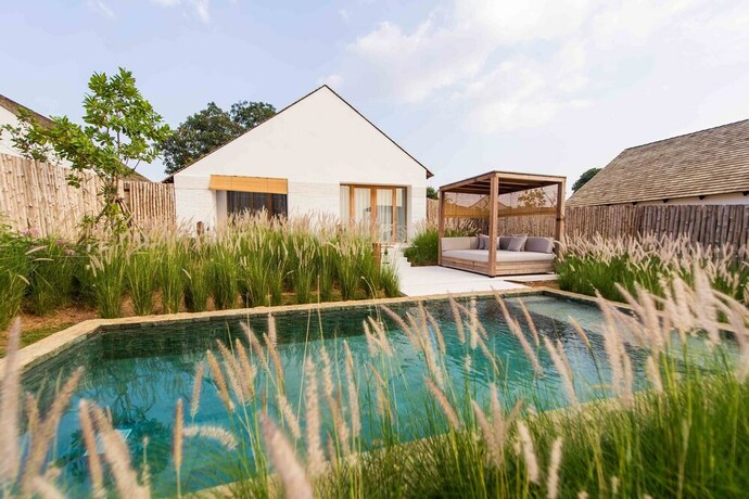 Imagen de la piscina del Hotel Roukh Kiri Khao Yai. Foto 35