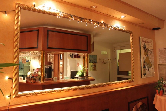 Imagen de los interiores del Hotel R&ouml;merstein. Foto 16