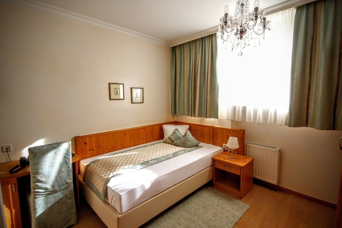 Imagen de la habitación del Hotel Rösch. Foto 2