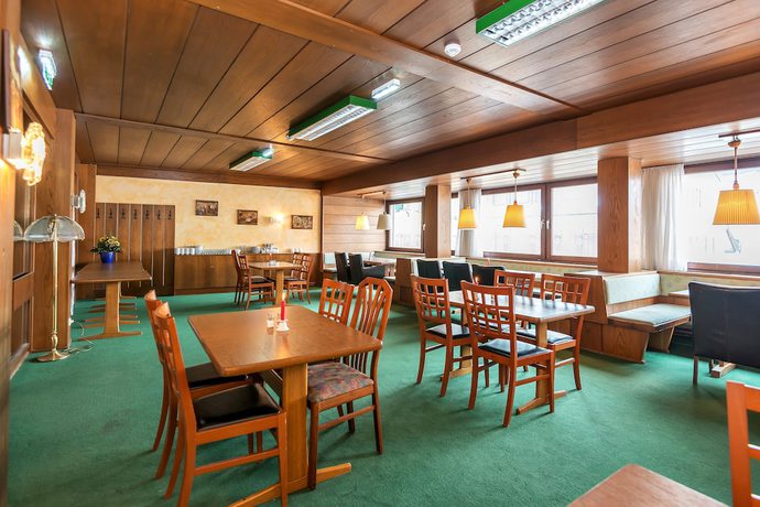 Imagen del bar/restaurante del Hotel R&ouml;ssl by Skinetworks. Foto 2