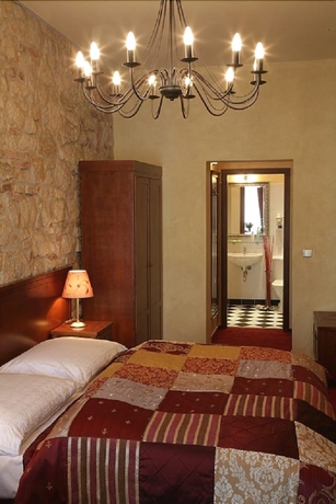 Imagen de la habitación del Hotel Rous. Foto 3
