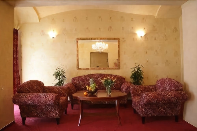 Imagen de los interiores del Hotel Rous. Foto 9