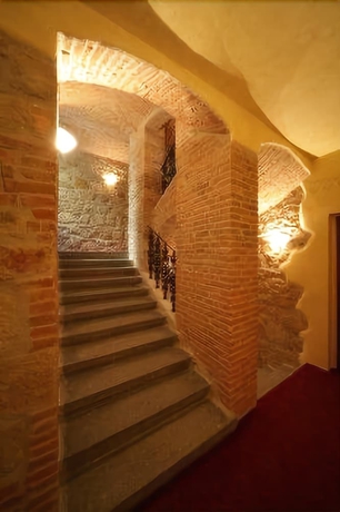 Imagen de los interiores del Hotel Rous. Foto 10