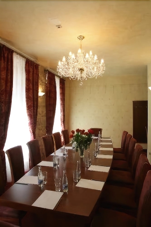 Imagen de los interiores del Hotel Rous. Foto 11