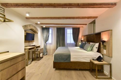 Imagen de la habitación del Hotel Rousseau Plus. Foto 19