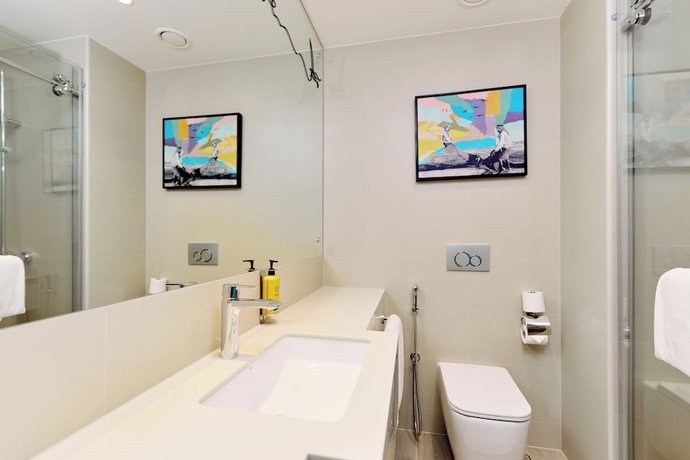 Imagen de la habitación del Hotel Rove Al Marjan Island. Foto 3