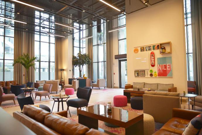 Imagen de los interiores del Hotel Rove Dubai Marina. Foto 15