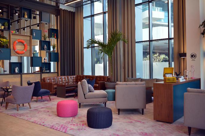 Imagen de los interiores del Hotel Rove Dubai Marina. Foto 19