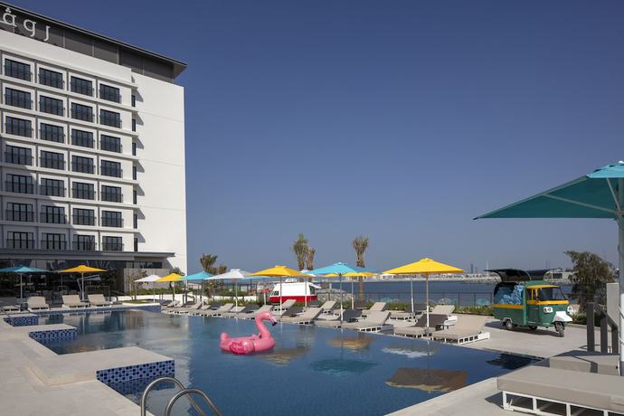 Imagen de la piscina del Hotel Rove La Mer Beach, Jumeirah. Foto 19
