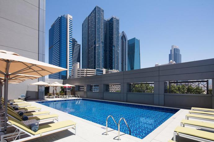 Imagen de la piscina del Hotel Rove Trade Centre. Foto 9