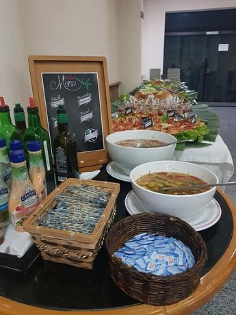 Imagen del bar/restaurante del Hotel Rovi Plaza. Foto 18