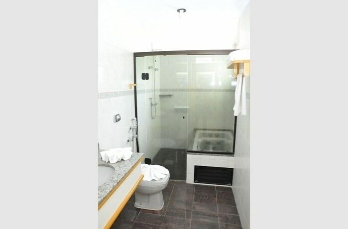 Imagen de la habitación del Hotel Rovi Plaza. Foto 27