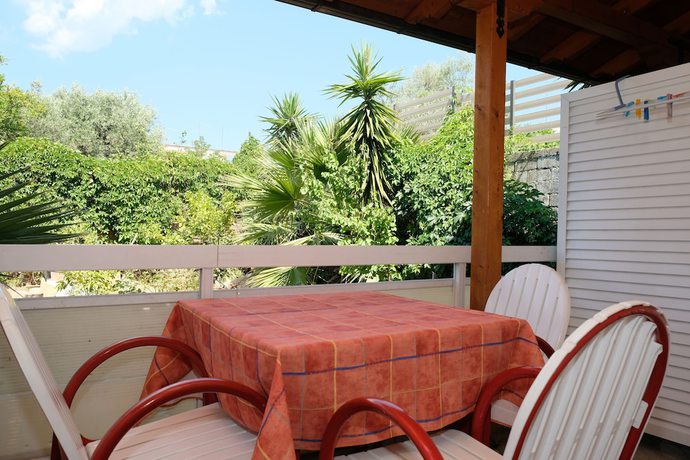 Imagen de los exteriores del Hotel Rovies. Foto 16