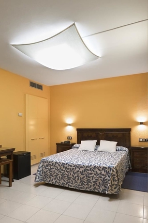 Imagen de la habitación del Hotel Rovira. Foto 7