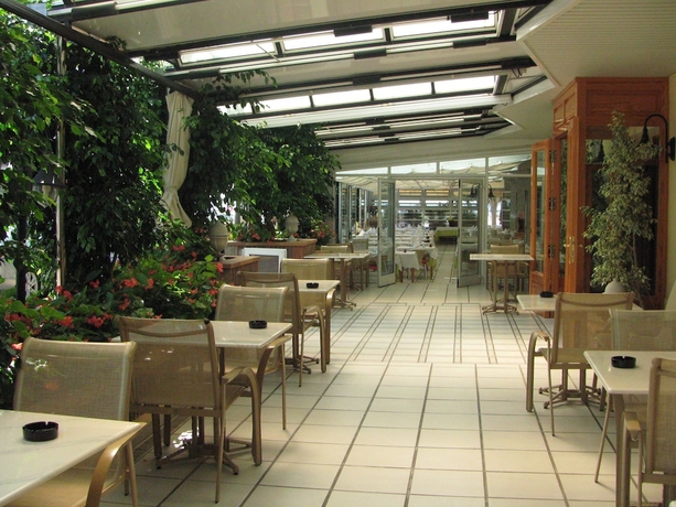 Imagen del bar/restaurante del Hotel Rovira. Foto 4