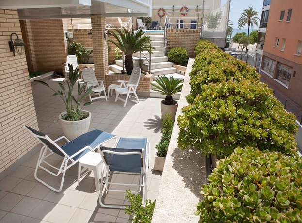 Imagen de los exteriores del Hotel Rovira. Foto 15