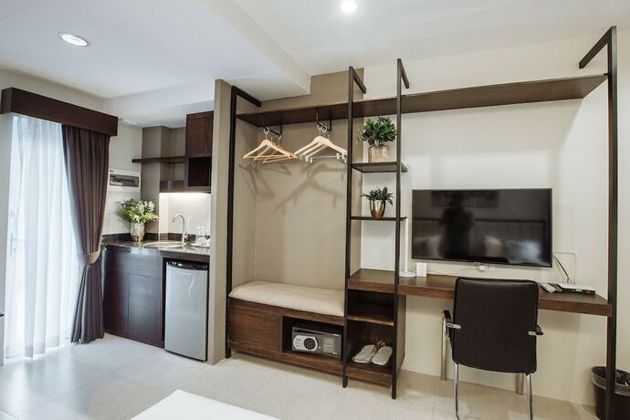 Imagen de la habitación del Hotel Rovira Suites. Foto 12