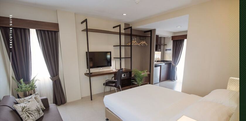 Imagen de la habitación del Hotel Rovira Suites. Foto 15
