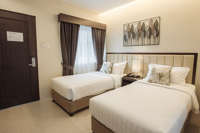 Imagen de la habitación del Hotel Rovira Suites. Foto 17