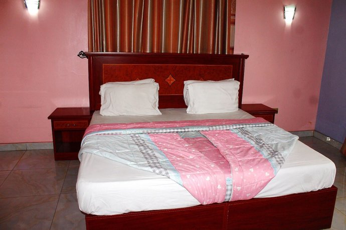 Imagen de la habitación del Hotel Row and Suites. Foto 13