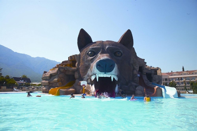 Imagen de la piscina del Hotel Rox Royal - All Inclusive. Foto 16