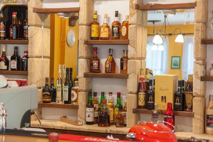 Imagen del bar/restaurante del Hotel Roxani Country House Resort. Foto 6