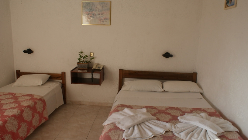 Imagen de la habitación del Hotel Roxani. Foto 6