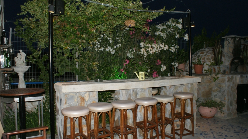 Imagen del bar/restaurante del Hotel Roxani. Foto 4