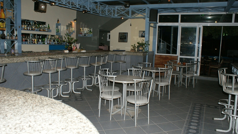 Imagen del bar/restaurante del Hotel Roxani. Foto 5