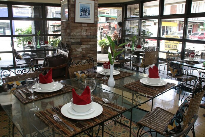 Imagen del bar/restaurante del Hotel Roxas President's Inn. Foto 16