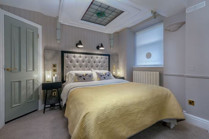 Imagen de la habitación del Hotel Roxford Lodge. Foto 19