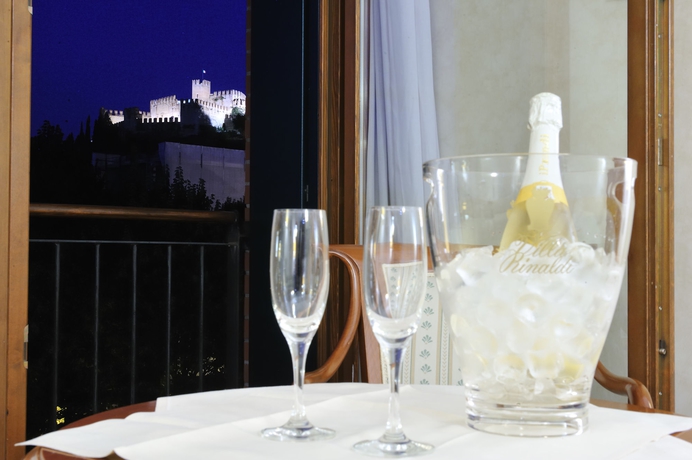 Imagen de la habitación del Hotel Roxy Plaza. Foto 2