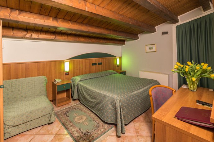 Imagen de la habitación del Hotel Roy, Cendon. Foto 10