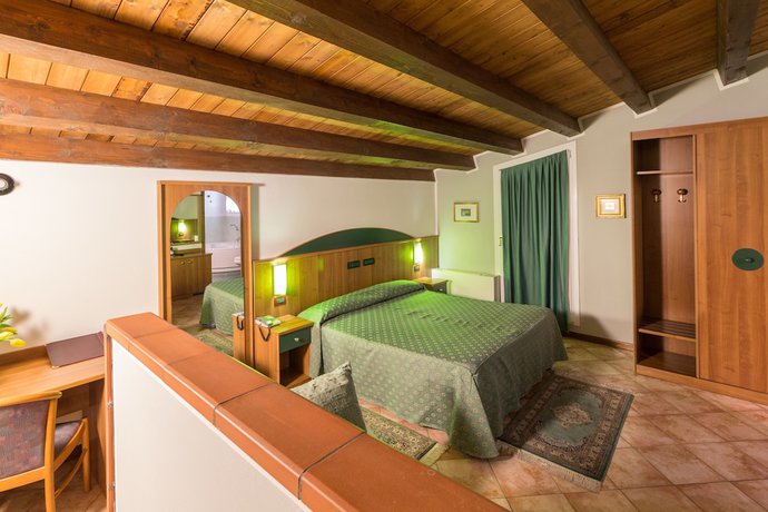Imagen de la habitación del Hotel Roy, Cendon. Foto 12