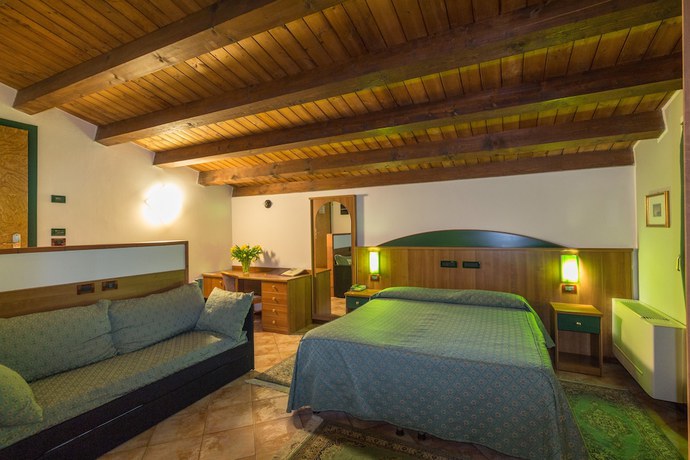 Imagen de la habitación del Hotel Roy, Cendon. Foto 13