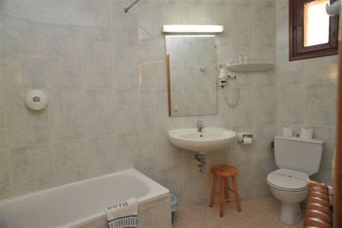 Imagen general del Hotel Roya. Foto 4