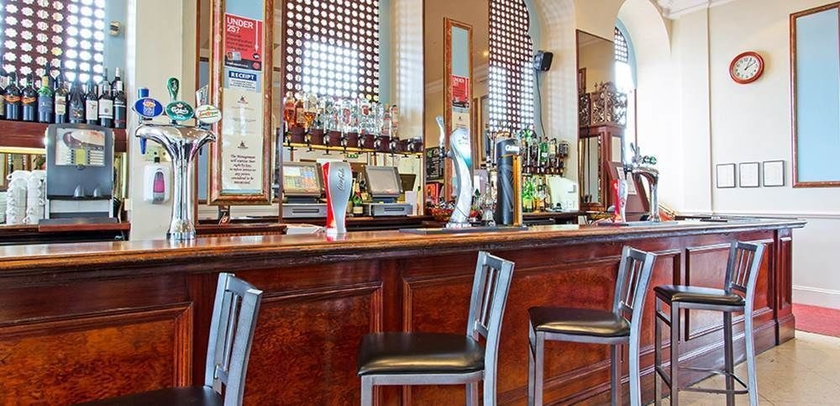 Imagen del bar/restaurante del Hotel Royal Albion, Brighton. Foto 2