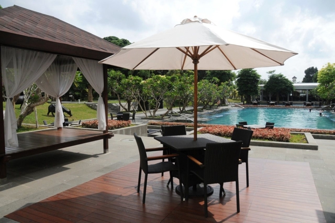 Imagen de la piscina del Hotel Royal Ambarrukmo Yogyakarta. Foto 18