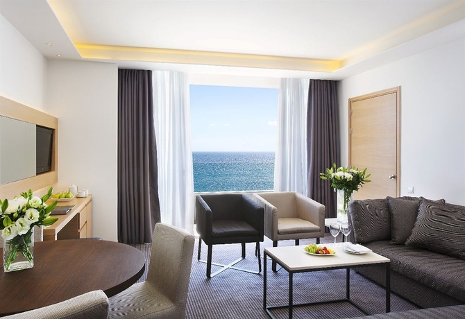 Imagen de los interiores del Hotel Royal Apollonia By Louis Hotels. Foto 10