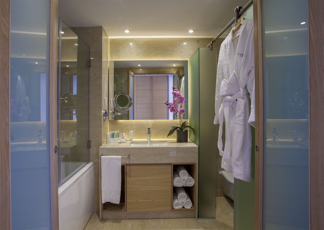 Imagen de la habitación del Hotel Royal Apollonia By Louis Hotels. Foto 5